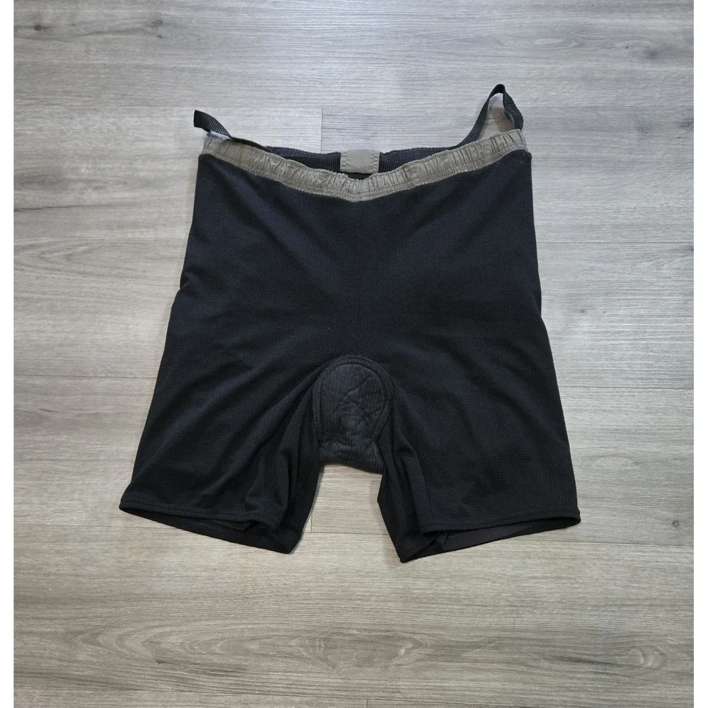 L.L. Bean 100% Nylon Pull-On Bike Shorts Built-In Liner 6